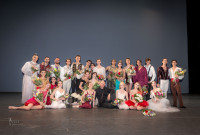 Imagen de familia con todos los participantes en la gala de nominados de los XXIV Premios Benois de la Danse, en el Teatro Bolshoi de Moscú, el 17 de mayo. Fotografía gentileza de Jack Devant.