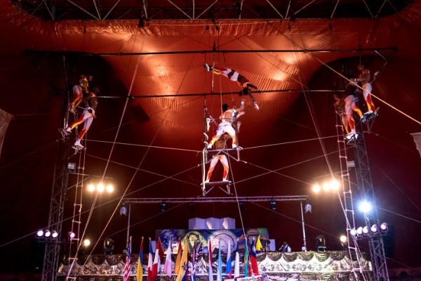 La Compañía Havana, con Vuelo en barra fija con levitores ganó el Grand Prix del 15to. Festival Internacional de Verano Circuba 2016. Fotos: Alfredo Cannatello. GentilezaCircuba. 