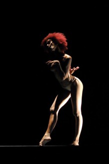 El Grand Prix de interpretación correspondió a la bailarina de Inés María Preval, del grupo Médula, de Guantánamo, en "Carmen 21", de Yoel Gonzalez. Foto gentileza Carlos Rafael. Gentileza Grand Prix. 