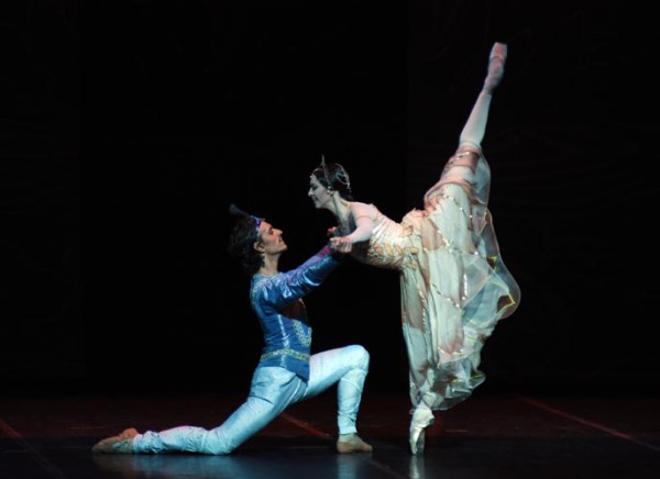 "La_Bayadere", por el Ballet del Estado de Baviera, con direccion de Igor Zelensky. (Ksenia Ryshkova y Sergei Polunin). Foto: Charles Tandy. Gentileza BS.