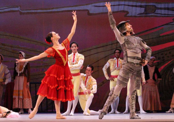 Las primeras figuras (Viensay Valdés) y el cuerpo de baile del Ballet Nacional de Cuba, protagonizarán algunos de los espectáculos del Festival Internacional de Ballet de la Habana. Foto: Nancy Reyes. Archivo Danzahoy.