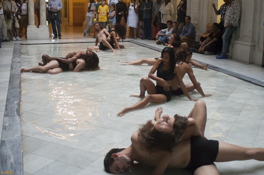 Bailarines cubanos participan de los Talleres de Danza Contemporánea organizados con coreógrafos de la  agrupación afincada en la región francesa de La Rochelle. Foto gentileza DCC.