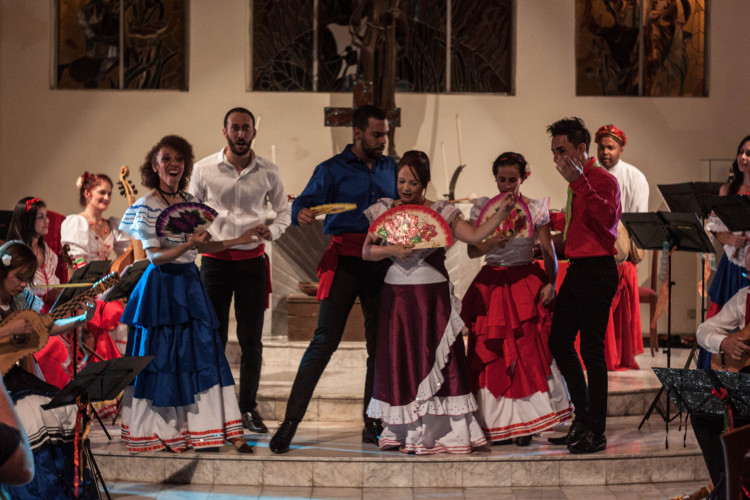 El espectáculo inaugural del Festival de Música Antigua "Esteban Salas" fue bautizado por los directores de Ars Lorga como "!Carnaval!". Foto gentileza Festival de Música Antigua "Esteban Salas".