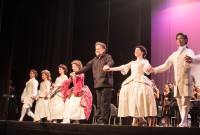 La New York Dance Company, bajo la dirección de su fundadora, coreógrafa y bailarina Catherine Turocy, mostró danzas europeas de los siglos XVII y XVIII". Foto gentileza Festival de Música Antigua "Esteban Salas".