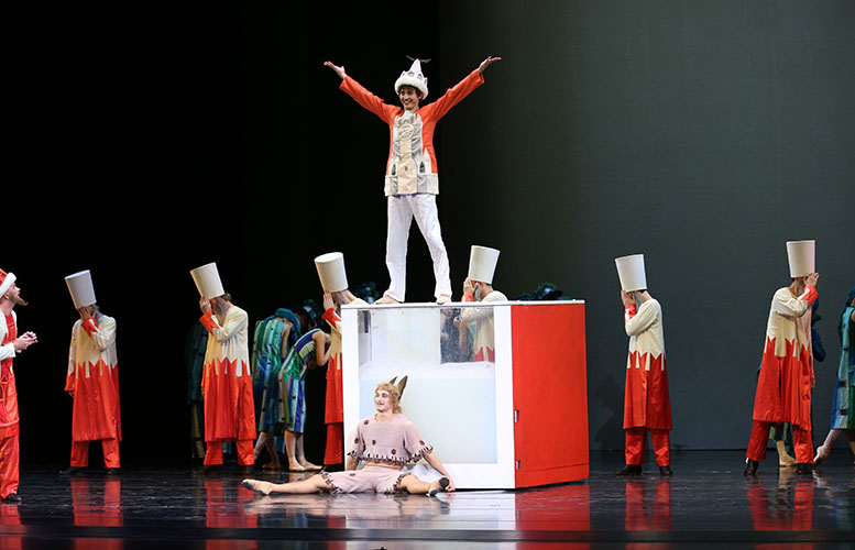 El Mariinsky Ballet presentó "El caballito jorobado" de Alexei-Ratmanskys en el Kennedy Center de DC, estrenada en 2009 en San Petersburgo, Rusia. Foto: Natasha Razina. GentilezaJFKC.