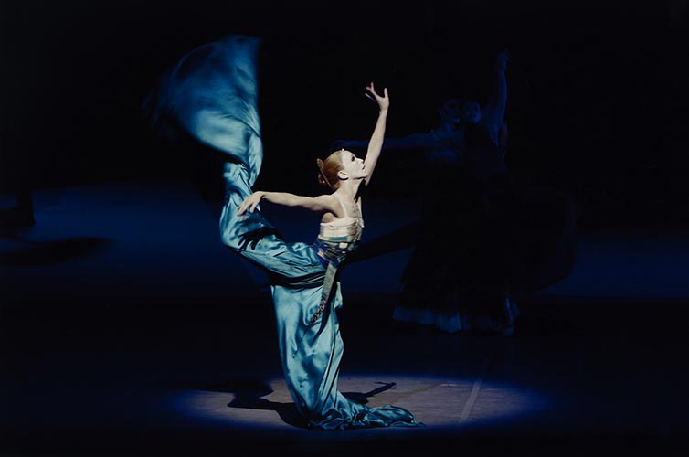 La italiana Silvia Azzoni, como La Sirenita, en la versión de 2005 de John Neumeier del cuento de Hans Christian Andersen. Foto: Holder Badekow. Gentileza JFKC.