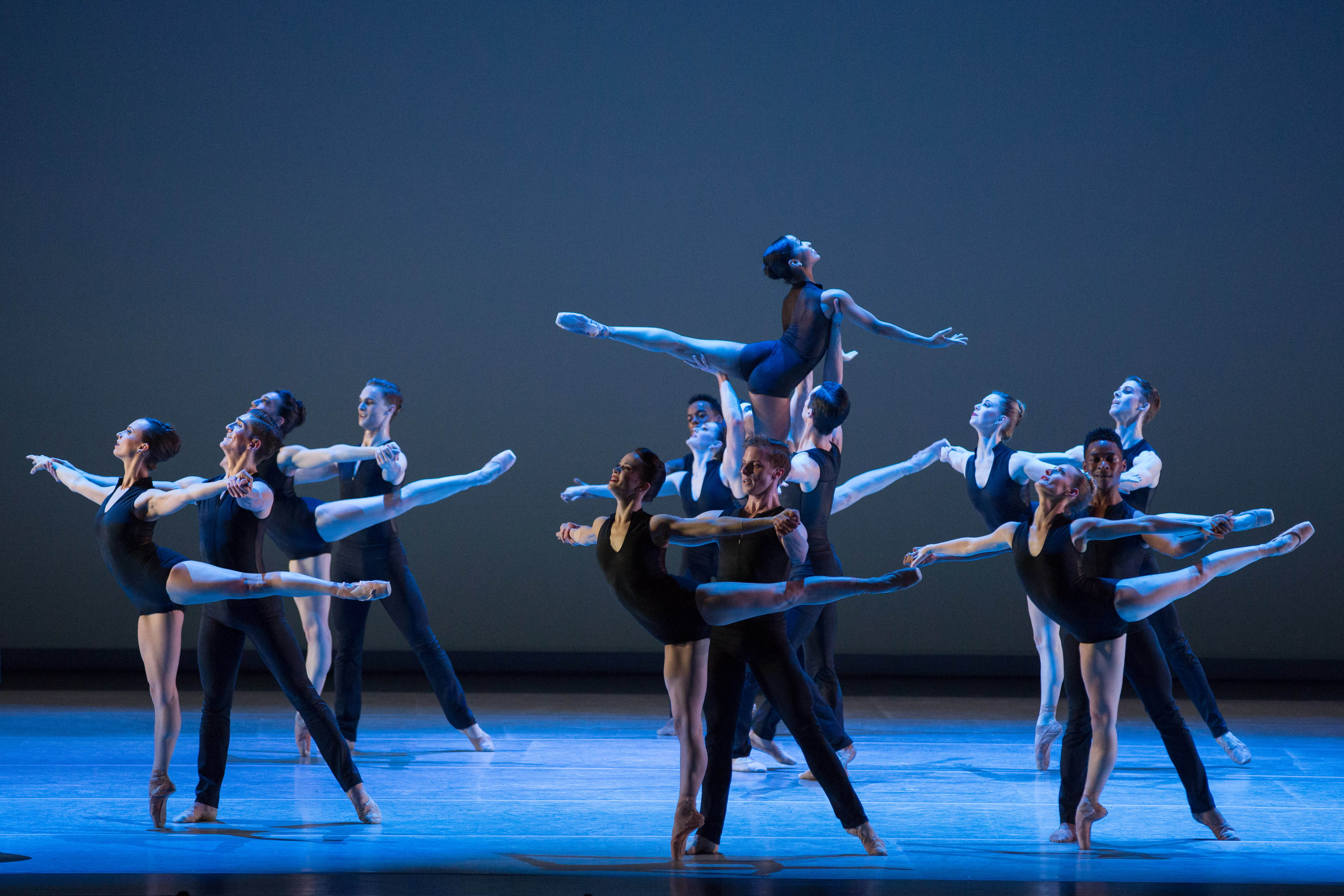 El  Nashville Ballet llevó al Kennedy Center "Concerto", de Paul Vasterling, estrenada en 2014, en Nashville. Foto: Teresa Wood. Gentileza JFKC.