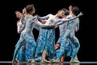 Acosta Danza estrenó en Cuba de “Belles-Lettres” (2014), una obra de Justin Peck, joven bailarín y coreógrafo residente del New York City Ballet. Foto: Yuris Nórido. Gentileza AD.