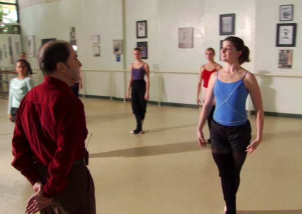 Alberto Alonso en un ensayo de "Carmen Suite", 2007, en Florida, Estados Unidos. Foto archivo Danzahoy. 