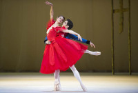 Zenaida Yanowsky como Marguerite y Federico Bonelli en el rol de Armand en la producción del Royal Ballet of London de “Marguerite y Armand” con coreografía de Sir. Frederick Ashton. Foto: Tristram Kenton. Gentileza Royal Opera House / ArenaPAL.