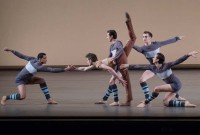 “Rodeo: Four Dance Episodes”, obra de Justin Peck con música que Aaron Copland, compuesta por 15 bailarines y una única protagonista femenina, Tiler Peck. Fotos: Paul Kolnik. Gentileza JFKC.