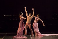 Estreno mundial de “Latido”, la más reciente creación Lizt Alfonso, en la Sala García-Lorca  del Gran Teatro de la Habana, por integrantes de Compañía Lizt Alfonso Dance Cuba. Foto: Buby. CLADC.