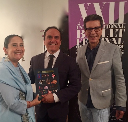 Patricia Aulestia, Orlando Taquechel y Pedro Pablo Peña en la presentación del libro "La danza en Miami", (1998-2017). Foto gentileza FIBM.