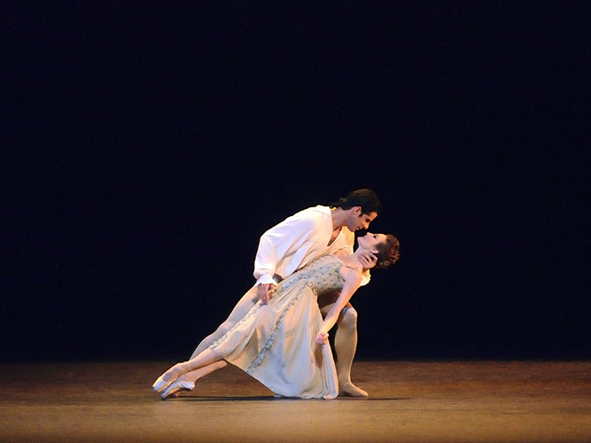 Marcelo Gomes y Julie Kent en “Manon”, producción del ABT. Foto: Gene Schiavone. Gentileza ABT. Archivo Danzahoy.