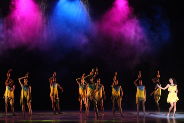 La Compañía de danza Rosario Cárdenas presentó el estreno mundial de “Afrodita, ¡Oh Espejo!”, con 14 bailarines en escena. Foto: Andrés D. Abreu. Gentileza CRC.