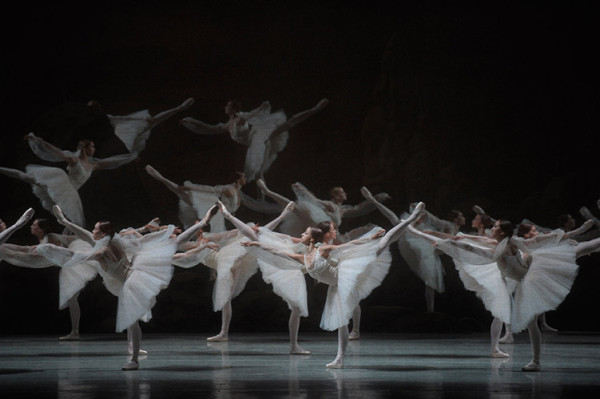 El Mariinsky Ballet presentó “La Bayadera” en el Opera House del Kennedy Center desde el 17 al 22 de octubre. Foto: Valentín Baranovsky. Gentileza JFKC. 
