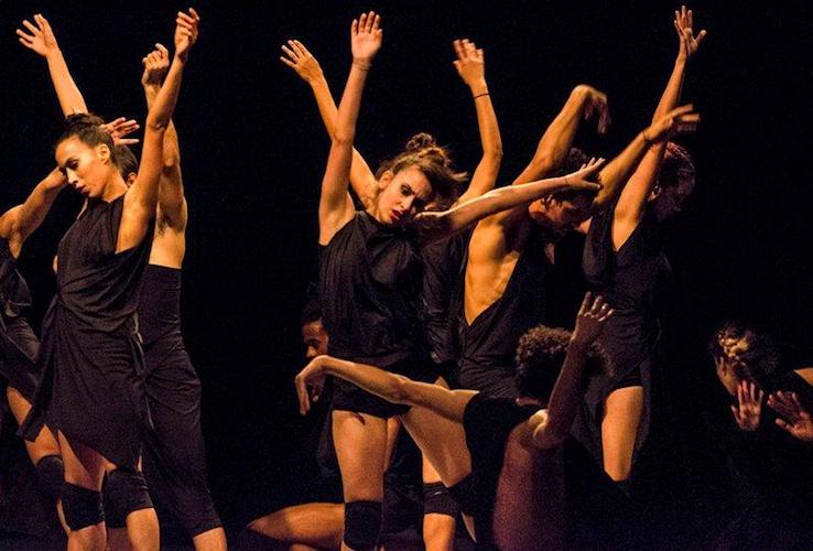 “Equilux”, que se apoya en música electroacústica compuesta por Torben Lars Sylvest, fue la primera obra del programa presentado por Danza Contemporánea de Cuba. Foto gentileza DCC.