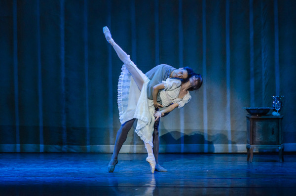 Iñaqui Urlezaga y Gabriela Alberti protagonizaron a Violeta y Alfredo en la versión de “la Traviata”, estrenada en 2009 en Salta. Foto: Carlos Villamayor. Gentileza BCN.