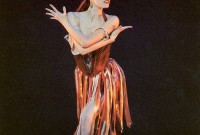 Natalia Magnicaballi en “Tzigane”, obra estrenada en 1975 por Suzanne Farrell, con coreografía de George Balanchine. Foto: Paul Kolnik. Gentileza JFKC.