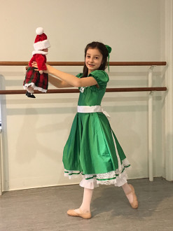Sofía Bentolila, en Lansdowne Resort, Leesburg, Virginia, hizo su primer “Cascanueces”, con el Ravel Dance Studio. Foto gentileza familia Bentolila.