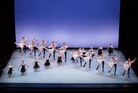 “Gounod Symphony”, con música de Charles Gounod, una de las piezas presentadas en el Kennedy Center por The Suzanne Farrell Ballet. Foto: Paul Kolnik. Gentileza JFKC.