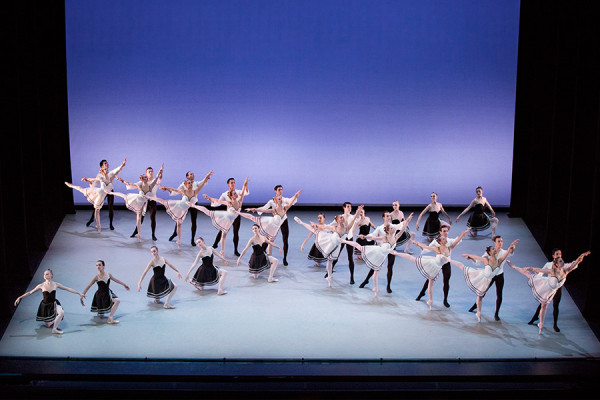 “Gounod Symphony”, con música de Charles Gounod, una de las piezas presentadas en el Kennedy Center por The Suzanne Farrell Ballet. Foto: Paul Kolnik. Gentileza JFKC. 