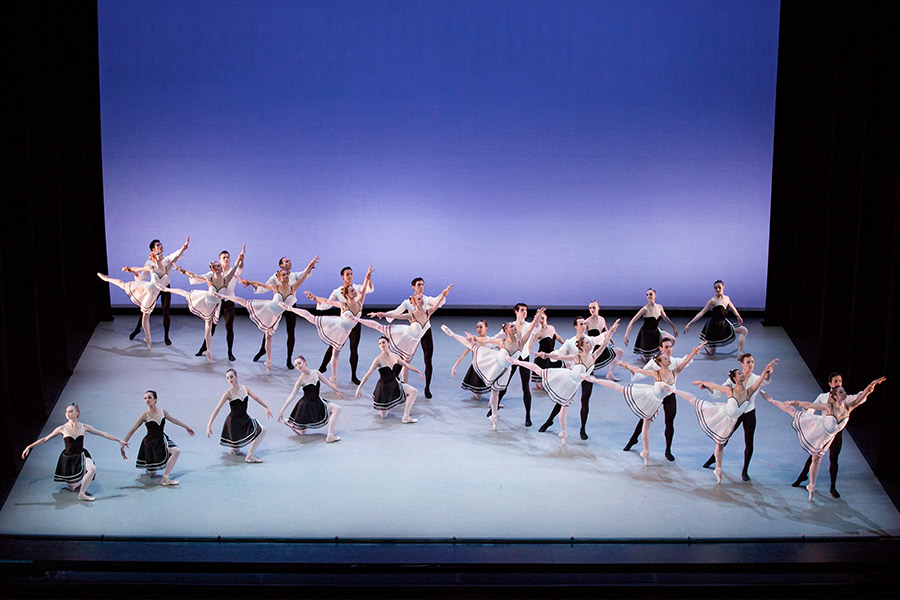 “Gounod Symphony”, con música de Charles Gounod, una de las piezas presentadas en el Kennedy Center por The Suzanne Farrell Ballet. Foto: Paul Kolnik. Gentileza JFKC.