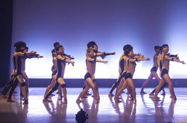 Danza Contemporánea de Cuba presentó el estreno mundial de “Más allá del polvo”, de Miguel Altunaga, en el escenario de la Sala García Lorca del Gran Teatro de La Habana Alicia Alonso. Foto: Buby Bode. Gentileza DCC.