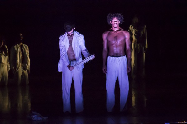 “Coil”, de Julio César Iglesias, bailada por Danza Contemporánea de Cuba en las celebraciones del Día Internacional de la Danza en La Habana. Foto: Buby. 