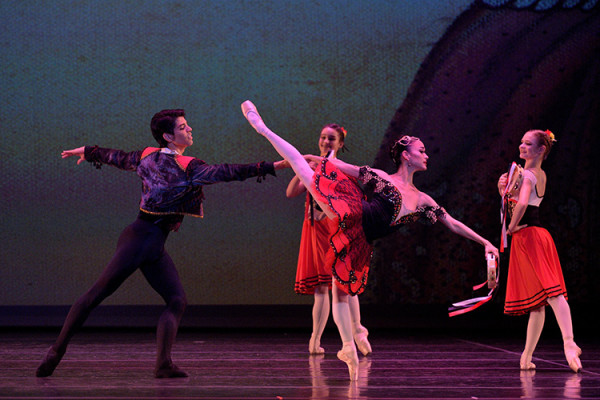 “Esmeralda Pas de Six” puesto en escena por Eriberto Jimenez en colaboración con St Lucie Ballet dirigido por Lydia Oquendo y Rogelio Corrales. Foto: Simon Soong. Gentileza MHCAC.