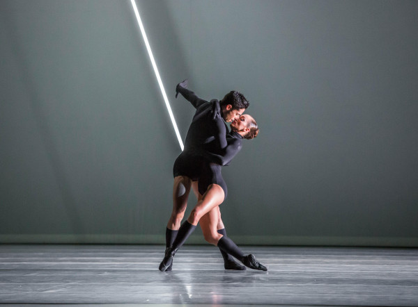 Lucas Segovia y Cara Maria Gary del Joffrey Ballet en una obra de Anabelle Lopez-Ochoa. Foto: Cheryl Mann. Gentileza: Fundación Arte y Cultura.