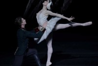 Marianela Núñez y Vadim Muntagirov, fueron los protagonistas de la primera y última noche de “El Lago de los cisnes”. Foto: Javier del Real. Gentileza Teatro Real