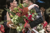 El abrazo de la ex bailarina y actual directora del Ballet Estable, Paloma Herrera. Foto: Máximo Parpagnoli. Gentileza Prensa Teatro Colón.