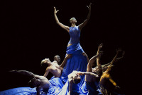 Acosta Danza presentó “Satori”, creación de Raúl Reinoso para diez bailarines, protagonizado por Zeleidy Crespo. Foto: Yuri Nórido. Gentileza AD.