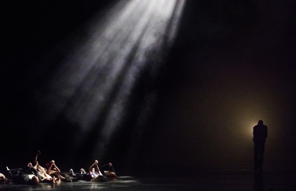La AAADT estrenó “Lazarus”, obra que lleva el sello de Rennie Harris, narra una historia simbólica estructurada en dos actos. Foto: Paul Kolnik. Gentileza JFKC.