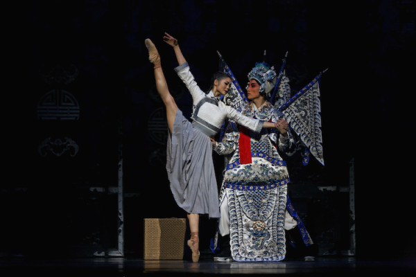 El Ballet Nacional de China trajo al Kennedy Center de DC “Raise the Red Lantern” con Wang Qimin y Ma Xiaodong en los roles protagónicos. Foto gentileza NBC/JFKC.