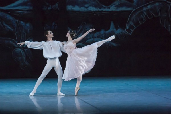 “Romeo y Julieta”, con versión, dirección artística y general de Laura Alonso, se estrenó en La Habana con la compañía del Centro Pro-danza de Cuba. Fotos: Bubby. Gentileza. Ballet Laura Alonso. 