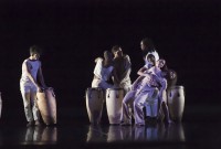 “Cor”, de Marianela Boán, con seis intérpretes en escena y música del compositor cubano Pepe Gavilondo. Fotos: Buby. Gentileza AD.