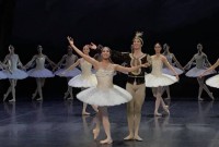 En diciembre de 2018, Ciro Mansilla interpretó el rol de Solor en "La Bayadera", junto a la primera bailarina del Sttutgart Ballet, Hyo-Jung Kang. Foto: Boris Pekaski. Gentileza: Ciro Mansilla.