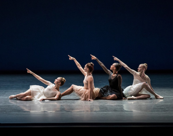 El New York City Ballet en la obra de Gianna Reisen, “Composer’s Holiday”, que formó parte del primer programa mixto presentado por la compañía. Foto: Paul Kolnik. Gentileza JFKC.