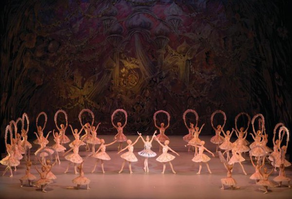 Escena de el jardín animado en la puesta de “El Corsario” que presentó el Mariinsky Ballet en la capital de los Estados Unidos. Foto: Natasha Razina. Gentileza JFKC.