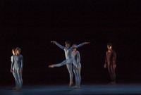 Malpaso estrenó “Fielding Sixies”, de Merce Cunningham, pieza breve para ocho bailarines de ambos sexos, sobre música de John Cage. Foto: Buby. Gentileza Malpaso.