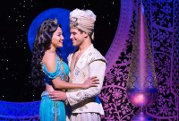 Los protagonistas, Kaenaonalani Kekoa y Clinton Greenspan, en “Aladino”, el musical de Disney que se presenta en el Kennedy Center de Washington, DC. Foto: Deen van Meer. Gentileza JFKC.