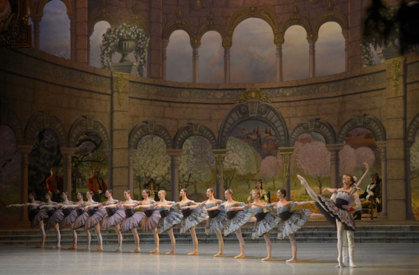 El Grand Pas Classique de la reciente producción de “Paquita” retoma la versión de 1847 creada por Marius Petipa para el Ballet Imperial en San Petersburgo. Foto: Valentin Baranowsky. Gentileza JFKC.
