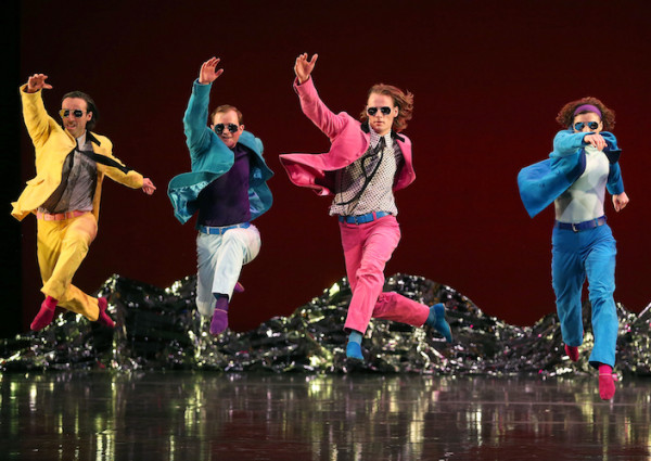 Mark Morris Dance Group recrea con humor y desenfado, temas de “Sgt. Pepper's Lonely Hearts Club Band” publicado el 1 de junio de 1967 en el Reino Unido. Foto: Gareth Jones. Gentileza JFKC.