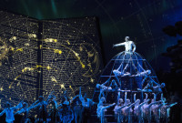 Herr Drosselmeier lleva a Marie a un universo deslumbrante en “Cascanueces” de Yuri Possokhov, interpretado por el Atlanta ballet en el Kennedy Center. Foto: Gene Schiavonne. Gentileza JFKC.