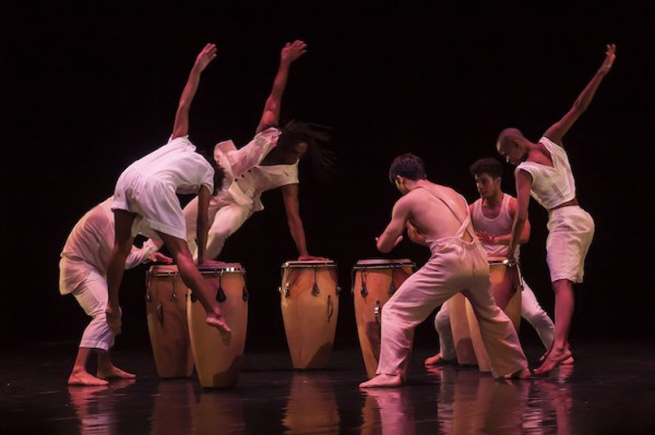 “Cor”, de Marianela Boán, permite que los intérpretes trabajen de manera interactiva entre la coreografía y la música en vivo. Fotos Bubby Nórido. Gentileza AD.