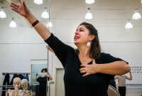 Anabella Lenzú gestó su propio laboratorio creativo y técnico en su ciudad natal, Bahía Blanca, Argentina. Fotos: Todd Carroll. Gentileza AL.
