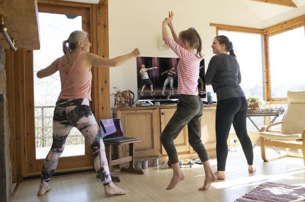 El sábado 19 de septiembre, en casa y en línea la familia celebra el Día Nacional de la Danza con clases de jazz, ballet, afrobeat y fitness. Foto gentileza JFKC.