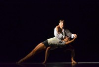 DCC fusiona el ritmo y la cadencia de los bailes populares, elementos teatrales de la danza posmoderna, danza conceptual, y otros estilos. Foto gentileza LDA.